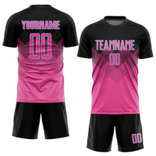 Laden Sie das Bild in den Galerie-Viewer, Uksn Individuelles Pink Schwarz-Hellblau Farbverlauf Quadratmuster Sublimationsdruck Fußballtrikot