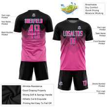 Laden Sie das Bild in den Galerie-Viewer, Uksn Individuelles Pink Schwarz-Hellblau Farbverlauf Quadratmuster Sublimationsdruck Fußballtrikot