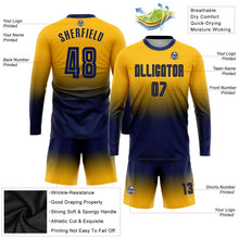 Laden Sie das Bild in den Galerie-Viewer, Uksn Individuelles Gold Marineblau Sublimationsdruck Langarm Farbverlauf Fußballtrikot