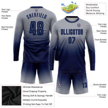 Laden Sie das Bild in den Galerie-Viewer, Uksn Individuelles Grau Marineblau Sublimationsdruck Langarm Farbverlauf Fußballtrikot