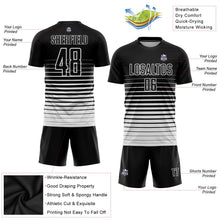 Laden Sie das Bild in den Galerie-Viewer, Uksn Individuelles Schwarz Weiß Nadelstreifen Farbverlauf Sublimationsdruck Fußballtrikot