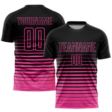 Laden Sie das Bild in den Galerie-Viewer, Uksn Individuelles Schwarz Pink Nadelstreifen Farbverlauf Sublimationsdruck Fußballtrikot