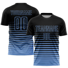 Laden Sie das Bild in den Galerie-Viewer, Uksn Individuelles Schwarz Hellblau Nadelstreifen Farbverlauf Sublimationsdruck Fußballtrikot