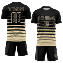 Laden Sie das Bild in den Galerie-Viewer, Uksn Individuelles Schwarz Cream Nadelstreifen Farbverlauf Sublimationsdruck Fußballtrikot
