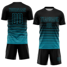 Laden Sie das Bild in den Galerie-Viewer, Uksn Individuelles Schwarz Petrol Nadelstreifen Farbverlauf Sublimationsdruck Fußballtrikot