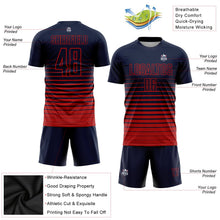 Laden Sie das Bild in den Galerie-Viewer, Uksn Individuelles Marineblau Rot Nadelstreifen Farbverlauf Sublimationsdruck Fußballtrikot