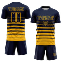 Laden Sie das Bild in den Galerie-Viewer, Uksn Individuelles Marineblau Gold Nadelstreifen Farbverlauf Sublimationsdruck Fußballtrikot