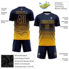 Laden Sie das Bild in den Galerie-Viewer, Uksn Individuelles Marineblau Gold Nadelstreifen Farbverlauf Sublimationsdruck Fußballtrikot