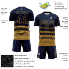 Laden Sie das Bild in den Galerie-Viewer, Uksn Individuelles Marineblau Altgold Nadelstreifen Farbverlauf Sublimationsdruck Fußballtrikot