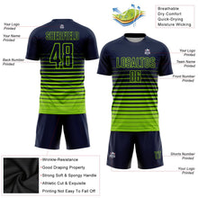 Laden Sie das Bild in den Galerie-Viewer, Uksn Individuelles Marineblau Neongrün Nadelstreifen Farbverlauf Sublimationsdruck Fußballtrikot