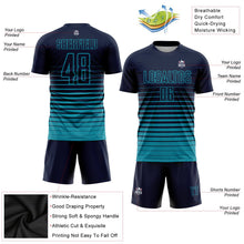Laden Sie das Bild in den Galerie-Viewer, Uksn Individuelles Marineblau Petrol Nadelstreifen Farbverlauf Sublimationsdruck Fußballtrikot