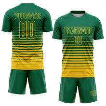 Laden Sie das Bild in den Galerie-Viewer, Uksn Individuelles Kelly-Grün Gelb Nadelstreifen Farbverlauf Sublimationsdruck Fußballtrikot