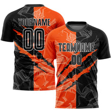 Laden Sie das Bild in den Galerie-Viewer, Uksn Individuelles Graffiti-Muster Schwarz-Orange Kratzer Sublimationsdruck Fußballtrikot