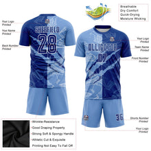 Laden Sie das Bild in den Galerie-Viewer, Uksn Individuelles Graffiti-Muster Königsblau-Hellblau Kratzer Sublimationsdruck Fußballtrikot