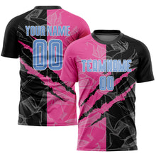 Laden Sie das Bild in den Galerie-Viewer, Uksn Individuelles Graffiti-Muster Hellblau Schwarz-Pink Kratzer Sublimationsdruck Fußballtrikot