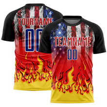 Laden Sie das Bild in den Galerie-Viewer, Uksn Individuelles Schwarz Königsblau Rot-Gold US-Flagge Flamme Sublimationsdruck Fußballtrikot