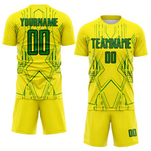 Laden Sie das Bild in den Galerie-Viewer, Uksn Individuelles Hellgelb Grasgrün-Schwarz Brasilien Geometrisch Sublimationsdruck Fußballtrikot