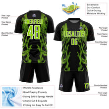 Laden Sie das Bild in den Galerie-Viewer, Uksn Individuelles Schwarz Neongrün-Weiß Brasilien Digitale Linien Sublimationsdruck Fußballtrikot