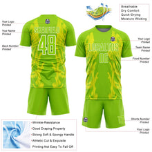 Laden Sie das Bild in den Galerie-Viewer, Uksn Individuelles Neongrün Hellgelb-Weiß Brasilien Digitale Linien Sublimationsdruck Fußballtrikot