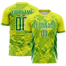 Laden Sie das Bild in den Galerie-Viewer, Uksn Individuelles Neongelb Grasgrün-Weiß Brasilien Digitale Linien Sublimationsdruck Fußballtrikot