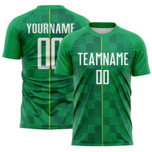 Laden Sie das Bild in den Galerie-Viewer, Uksn Individuelles Grün Weiß-Hellgelb Brasilien Digitale Linien Sublimationsdruck Fußballtrikot