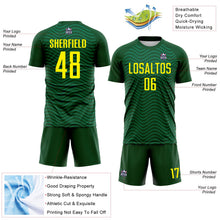 Laden Sie das Bild in den Galerie-Viewer, Uksn Individuelles Grün Hellgelb Brasilien Wellen Sublimationsdruck Fußballtrikot
