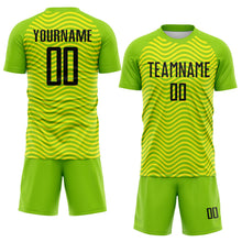 Laden Sie das Bild in den Galerie-Viewer, Uksn Individuelles Grün Schwarz-Hellgelb Brasilien Wellen Sublimationsdruck Fußballtrikot