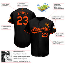 Laden Sie das Bild in den Galerie-Viewer, Uksn Individuelles Schwarz Orange Baseball Trikot