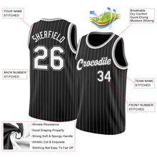 Laden Sie das Bild in den Galerie-Viewer, Uksn Individuelles Schwarz Weiße Nadelstreifen Weiß-Grau Authentic Basketball Trikot