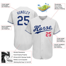 Laden Sie das Bild in den Galerie-Viewer, Uksn Individuelles Weiß Königsblau-Rot Authentic Baseball Trikot