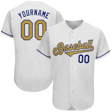 Laden Sie das Bild in den Galerie-Viewer, Uksn Individuelles Weiß Altgold-Königsblau Authentic Baseball Trikot