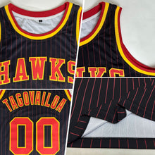 Laden Sie das Bild in den Galerie-Viewer, Uksn Individuelles Schwarz Rote Nadelstreifen Rot-Gold Authentic Basketball Trikot
