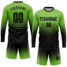 Laden Sie das Bild in den Galerie-Viewer, Uksn Individuelles Neongrün Schwarz Sublimationsdruck Langarm Farbverlauf Fußballtrikot
