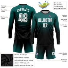 Laden Sie das Bild in den Galerie-Viewer, Uksn Individuelles Mitternachtsgrün Weiß-Schwarz Sublimationsdruck Langarm Farbverlauf Fußballtrikot
