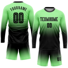 Laden Sie das Bild in den Galerie-Viewer, Uksn Individuelles Erbsengrün Schwarz Sublimationsdruck Langarm Farbverlauf Fußballtrikot
