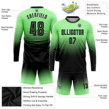 Laden Sie das Bild in den Galerie-Viewer, Uksn Individuelles Erbsengrün Schwarz Sublimationsdruck Langarm Farbverlauf Fußballtrikot
