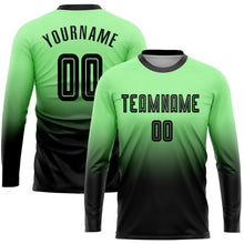 Laden Sie das Bild in den Galerie-Viewer, Uksn Individuelles Erbsengrün Schwarz Sublimationsdruck Langarm Farbverlauf Fußballtrikot
