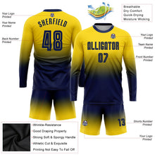 Laden Sie das Bild in den Galerie-Viewer, Uksn Individuelles Gold Marineblau Sublimationsdruck Langarm Farbverlauf Fußballtrikot
