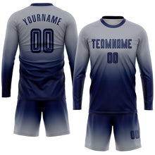 Laden Sie das Bild in den Galerie-Viewer, Uksn Individuelles Grau Marineblau Sublimationsdruck Langarm Farbverlauf Fußballtrikot
