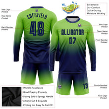 Laden Sie das Bild in den Galerie-Viewer, Uksn Individuelles Neongrün Marineblau Sublimationsdruck Langarm Farbverlauf Fußballtrikot
