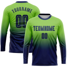 Laden Sie das Bild in den Galerie-Viewer, Uksn Individuelles Neongrün Marineblau Sublimationsdruck Langarm Farbverlauf Fußballtrikot
