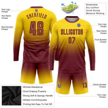 Laden Sie das Bild in den Galerie-Viewer, Uksn Individuelles Gold Bordeaux Sublimationsdruck Langarm Farbverlauf Fußballtrikot
