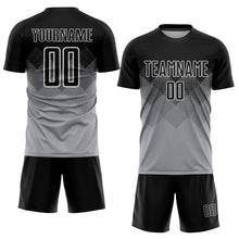 Laden Sie das Bild in den Galerie-Viewer, Uksn Individuelles Hellgrau Schwarz-Weiß Sublimationsdruck Fußballtrikot
