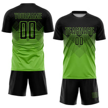 Laden Sie das Bild in den Galerie-Viewer, Uksn Individuelles Neongrün Schwarz Sublimationsdruck Fußballtrikot

