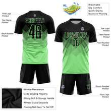 Laden Sie das Bild in den Galerie-Viewer, Uksn Individuelles Erbsengrün Schwarz Sublimationsdruck Fußballtrikot
