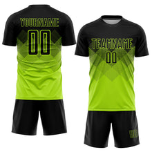 Laden Sie das Bild in den Galerie-Viewer, Uksn Individuelles Neongrün Schwarz Sublimationsdruck Fußballtrikot
