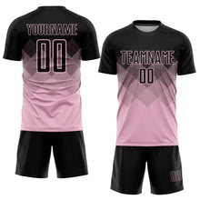 Laden Sie das Bild in den Galerie-Viewer, Uksn Individuelles Hellrosa Schwarz Sublimationsdruck Fußballtrikot
