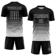 Laden Sie das Bild in den Galerie-Viewer, Uksn Individuelles Schwarz Weiß Nadelstreifen Farbverlauf Sublimationsdruck Fußballtrikot
