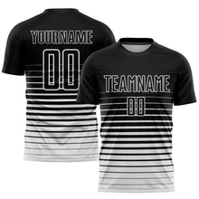 Laden Sie das Bild in den Galerie-Viewer, Uksn Individuelles Schwarz Weiß Nadelstreifen Farbverlauf Sublimationsdruck Fußballtrikot
