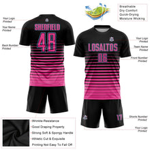 Laden Sie das Bild in den Galerie-Viewer, Uksn Individuelles Schwarz Pink-Hellblau Nadelstreifen Farbverlauf Sublimationsdruck Fußballtrikot
